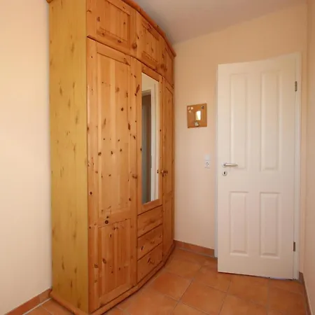 Doppelhaushaelfte In *