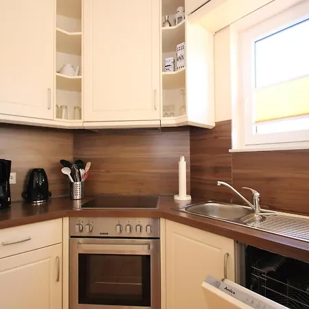 Apartment Doppelhaushaelfte In