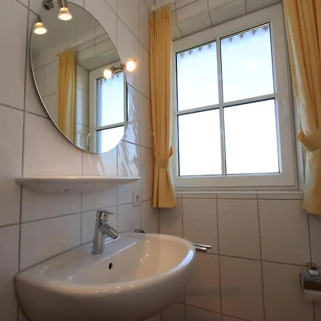 Doppelhaushaelfte In * Burhave