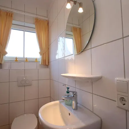 Doppelhaushaelfte In *