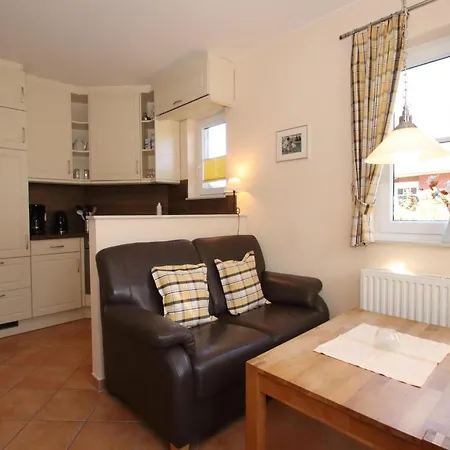 Apartment Doppelhaushaelfte In