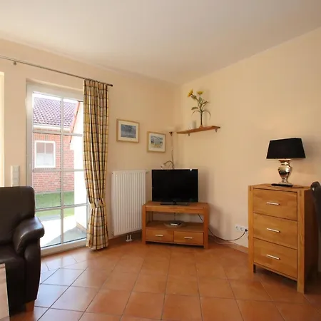 Doppelhaushaelfte In *